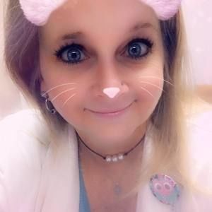 Meet your Posher, Adrienne